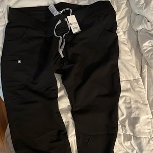 BRAND NEW FIGS KADE CARGO SCRUB PANTS